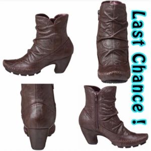 Clarks indigo real brown leather booties.  Like New